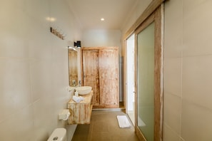 Villa, 2 Schlafzimmer | Waschbecken im Bad