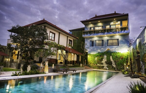 Front of property – evening/night - Villa Crystaloka (Nusa Dua)