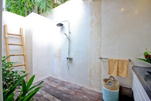 Bathroom shower - Villa Buddha 2 (Seminyak)