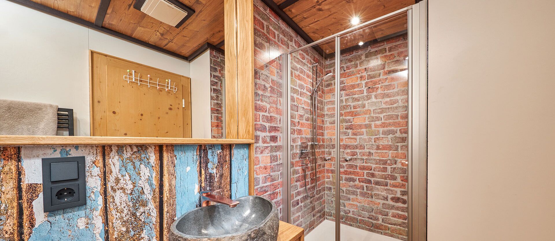 Apartment | Badezimmer | Dusche, Handtücher