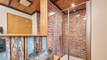 Apartamento | Banheiro | Chuveiro, toalhas de banho