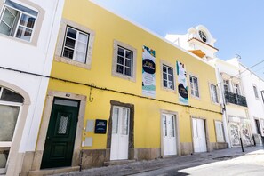 Front of property - Faro Guest House (Faro)