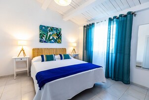 Comfort Double Room, Private Bathroom | Hypo-allergenic bedding, individually decorated, individually furnished