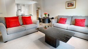 Living room - Trinity Court - Central Windsor modern 1 bed flat, with gated parking. (Windsor)