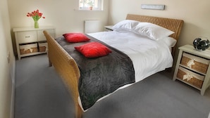 Room - Trinity Court - Central Windsor modern 1 bed flat, with gated parking. (Windsor)