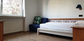 Quarto solteiro | Cofres nos quartos, escrivaninha, Wi-Fi de cortesia, roupa de cama