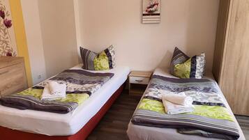 Basic Single Room | Free WiFi, bed sheets