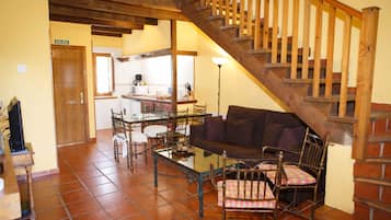 Fernseher, Kamin, DVD-Player