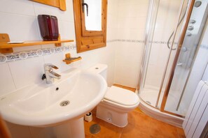 Shower, hydromassage showerhead, hair dryer, towels