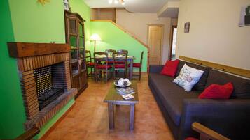 Flachbildfernseher, Kamin, Netflix, Streaming-Dienste