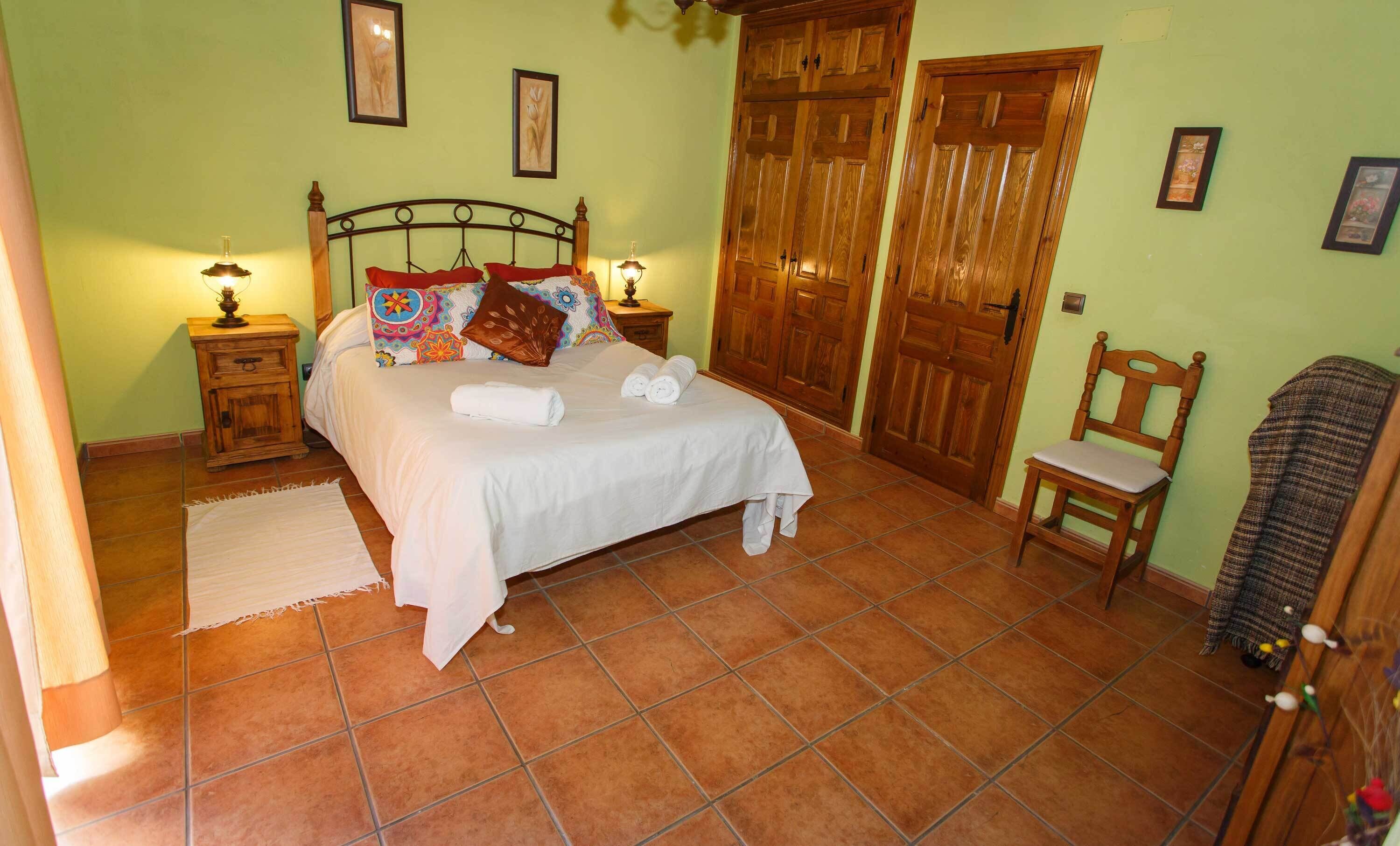 2 habitaciones, tabla de planchar con plancha, wifi y ropa de cama 