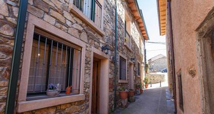 Beautiful little house for even with fireplace in Braojos