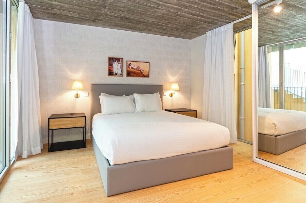 3 slaapkamers, een strijkplank/strijkijzer, wifi, beddengoed