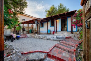 Design Apartment, 2 Bedrooms | Courtyard view