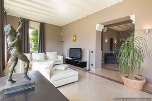 Fernseher, Kamin, Videospielkonsole