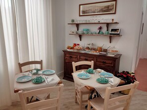 Tägliches inbegriffenes Frühstücksbuffet