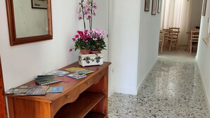Interior entrance - B&B Il Vialetto (Castellammare di Stabia)