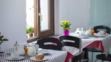 Colazione continentale inclusa, servita tutte le mattine