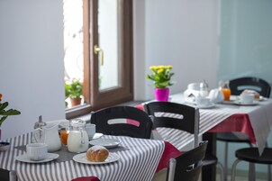 Desayuno continental incluido todos los días 