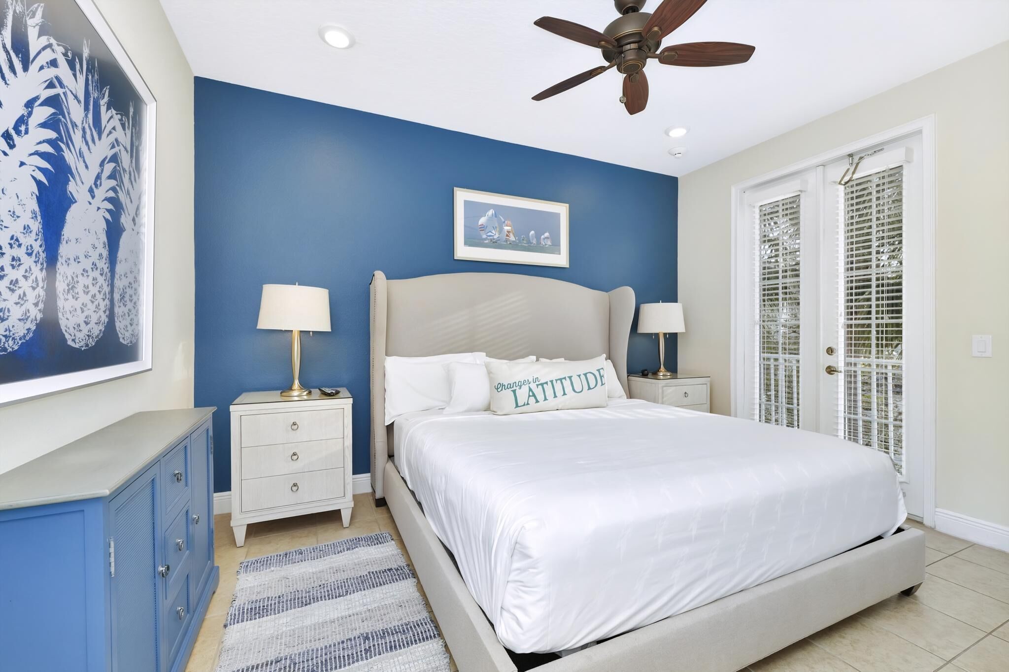 3 chambres, coffres-forts dans les chambres, fer et planche à repasser