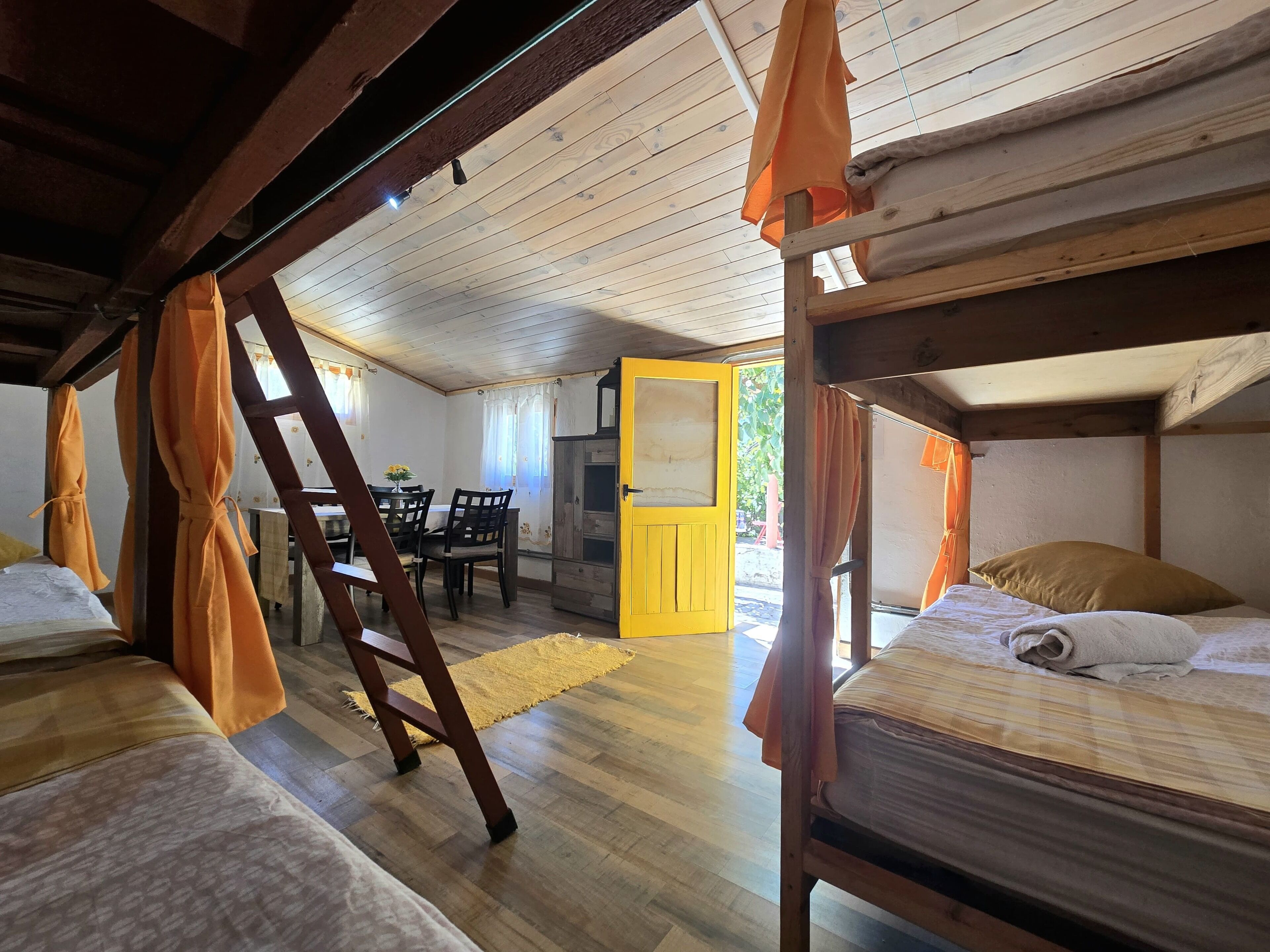 標準共用宿舍, 男女混合宿舍, 共用浴室, 山景 (6 beds) | 低過敏寢具、羽絨被、床單