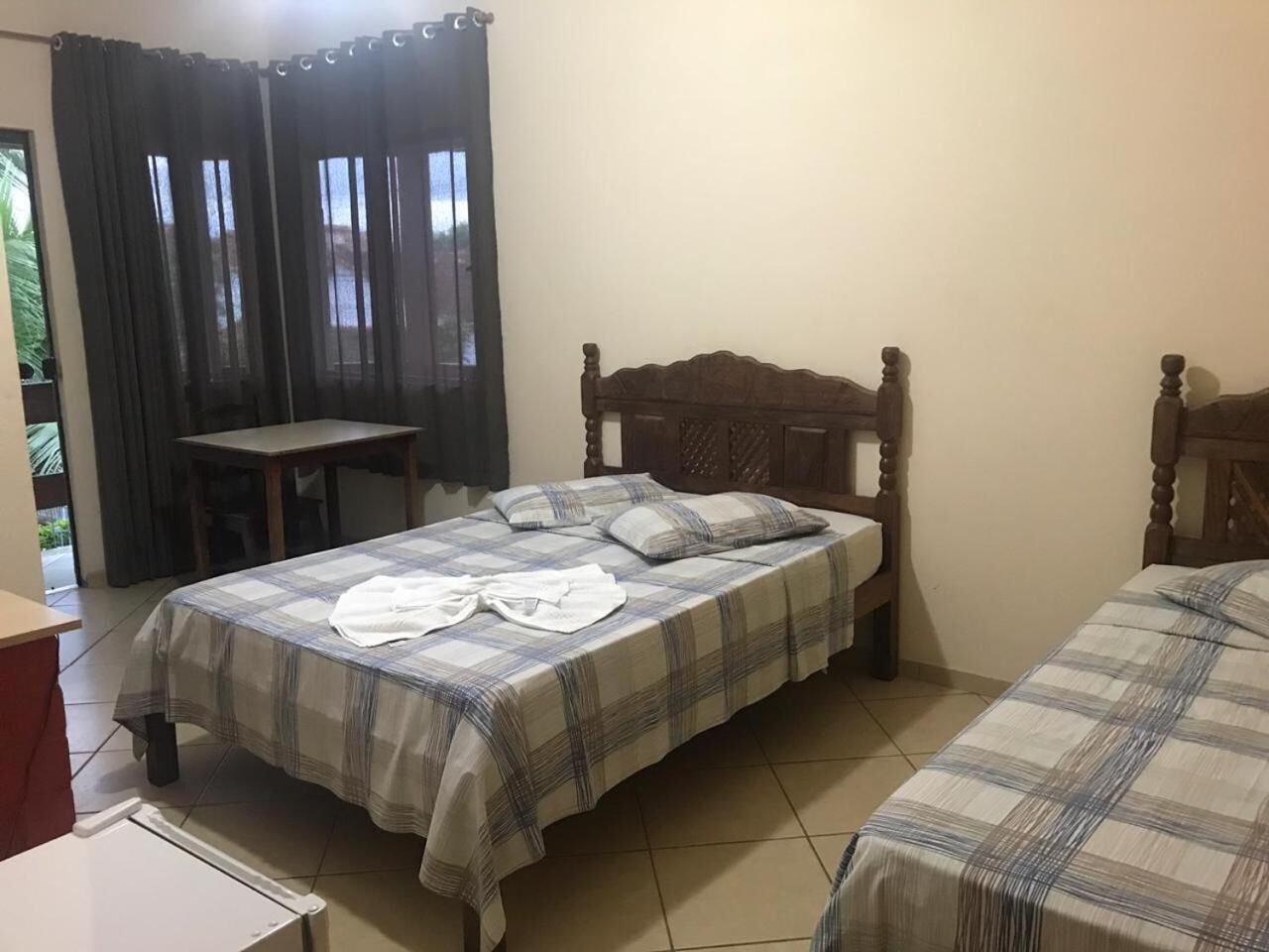 Minibar, truy cập Internet không dây miễn phí, bộ trải giường 