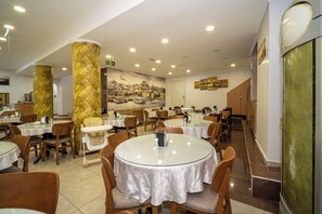 Bao gồm bữa sáng buffet hàng ngày 