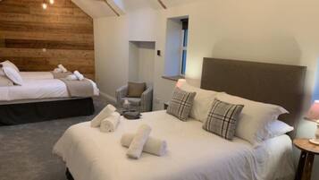 Family Room with Private Bathroom | Free WiFi