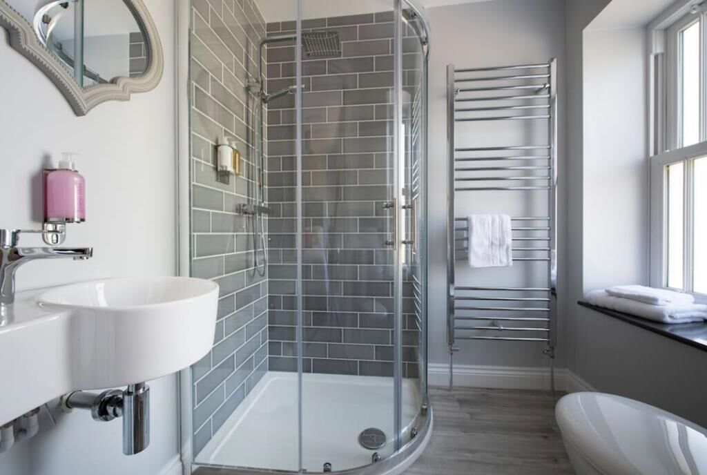 Double Room With Private Bathroom | Bathroom | Free toiletries, hair dryer, towels, soap