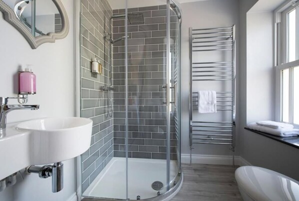 Double Room With Private Bathroom | Bathroom | Free toiletries, hair dryer, towels, soap