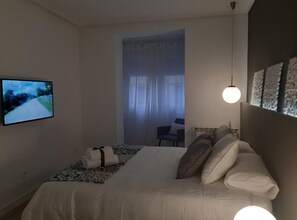 2 Schlafzimmer, Bügeleisen/Bügelbrett