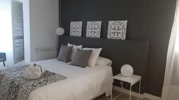 2 chambres, fer et planche à repasser