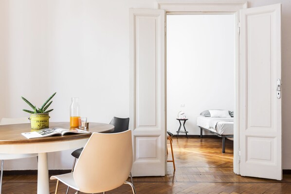 Appartement, 2 chambres | Restauration dans la chambre