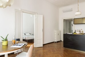 Appartement, 2 chambres | Restauration dans la chambre