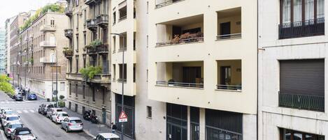 Apartment, 2 Bedrooms | Street view