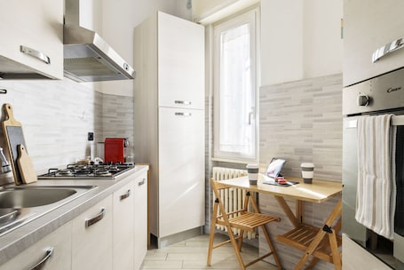 Apartment, 1 Bedroom | In-room dining