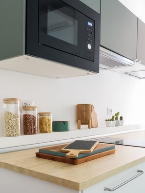 Căn hộ, 1 phòng ngủ | Bếp riêng | Tủ lạnh, lò vi sóng, lò nướng, bếp nấu