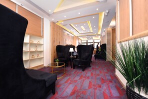 Lobby sitting area - Boutique Hotel by Tzukim (Ramat Negev)