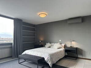 1 bedroom, desk, iron/ironing board, travel crib - SPECTACULAR LOFT MADRID NORTE PARKING AND BREAKFAST (Madrid)