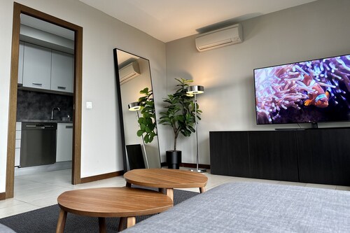 SPECTACULAR LOFT MADRID NORTE PARKING AND BREAKFAST