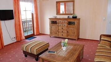 Apartment (Large) | Living room | Flat-screen TV