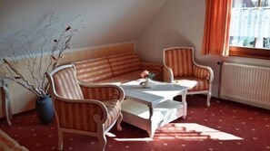 Apartment (Small) | Wohnzimmer | Flachbildfernseher