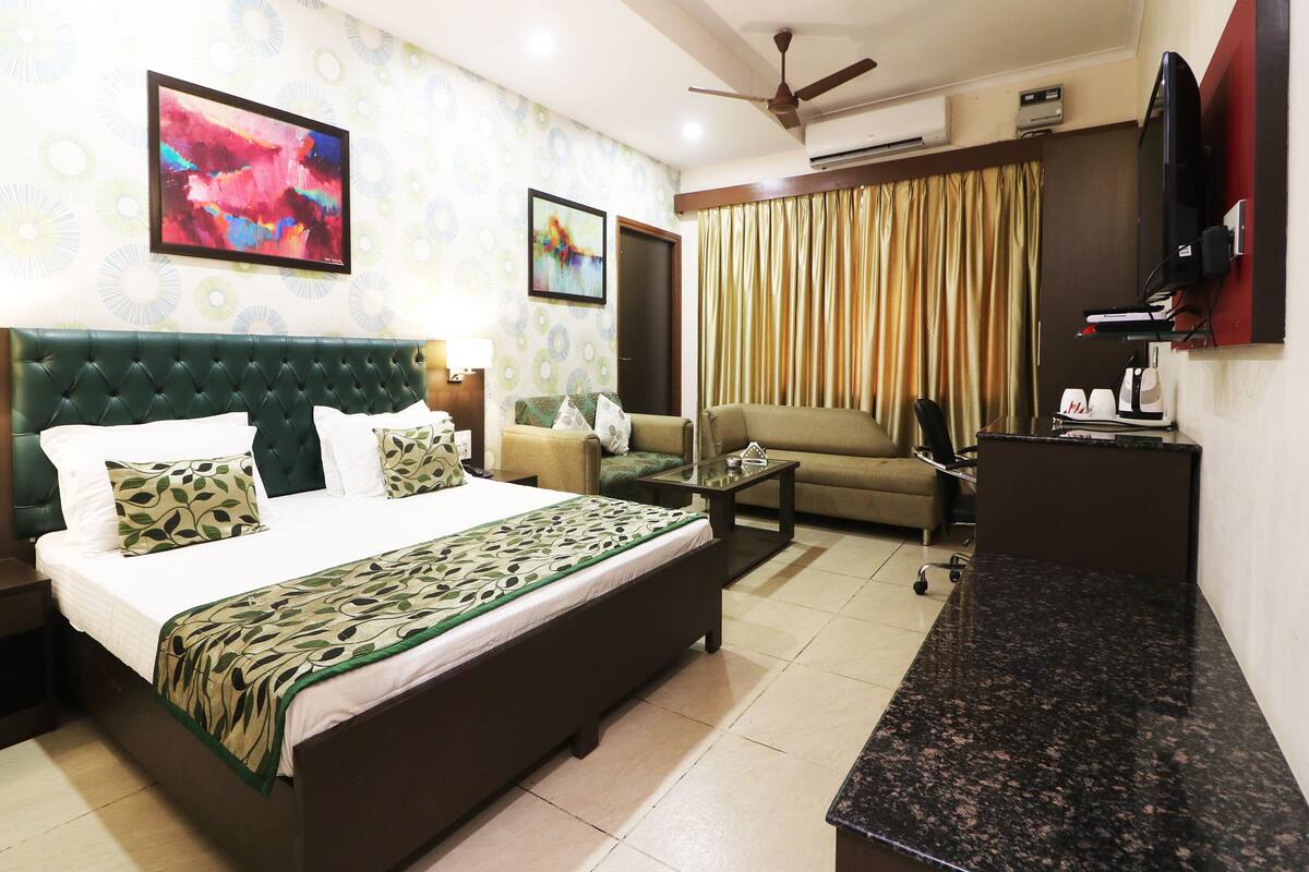 32-inch LED TV with satellite channels, TV