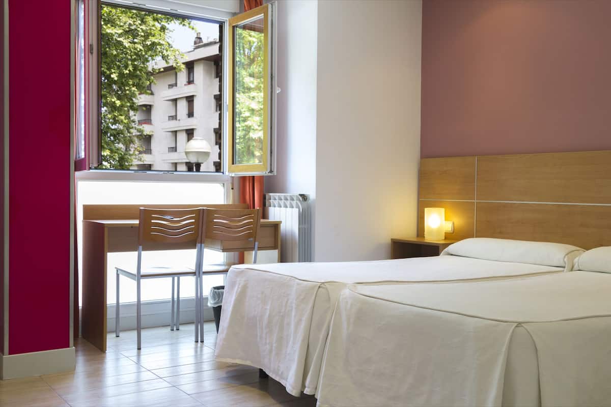 Desk, WiFi (free), bed sheets