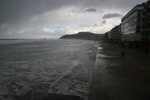 Beach nearby, 5 beach bars - Pensión Ekia Pentsioa (Zarautz)