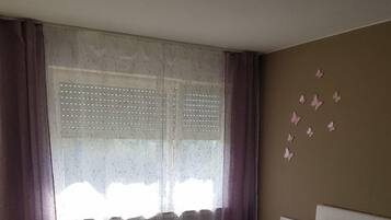 1 bedroom, individually decorated, individually furnished, desk