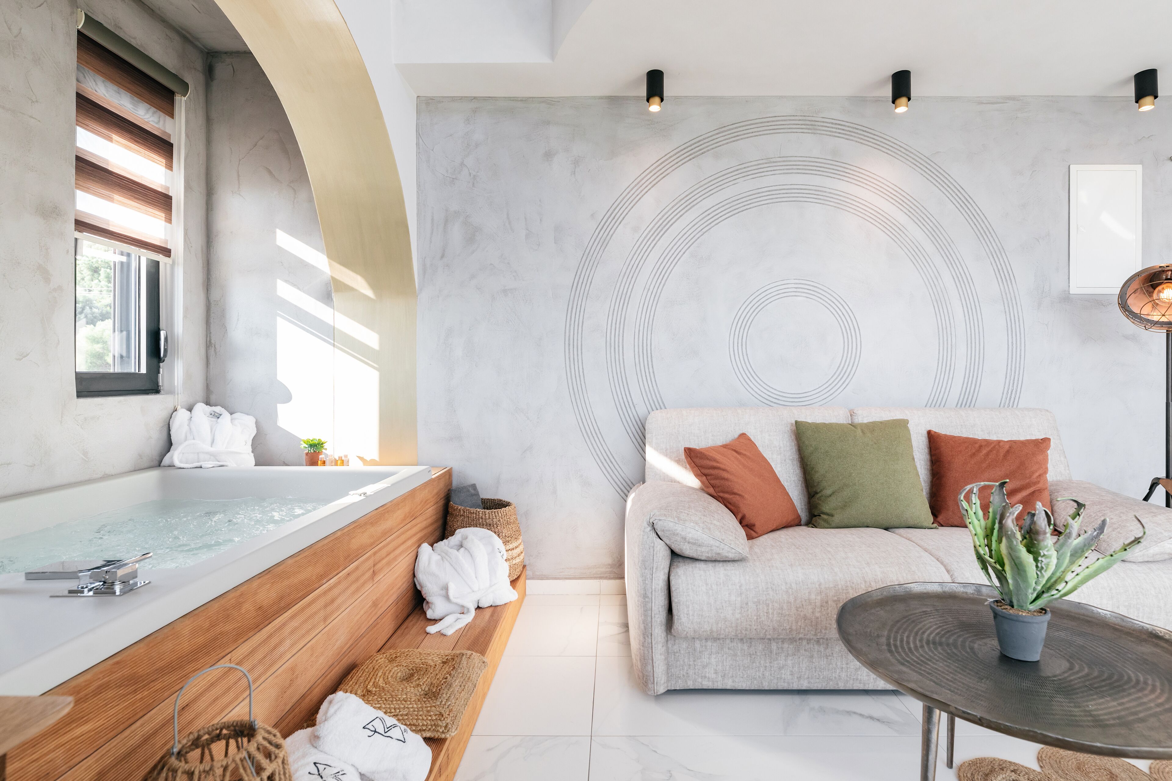 Duplex Suite Sea View Indoor Jacuzzi | Private kitchenette | Fridge, stovetop, coffee/tea maker, electric kettle