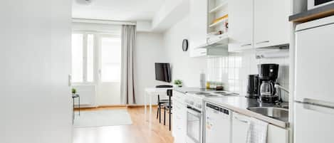 Studio Standard, sauna | Cuisine privée | Réfrigérateur, micro-ondes, four, plaque de cuisson