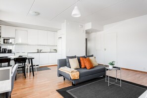 Standard Apartment, 2 Bedrooms, Sauna | In-room dining