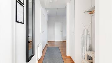 Standard-Apartment, 2 Schlafzimmer, Sauna | Laptopgeeigneter Arbeitsplatz, Verdunkelungsvorhänge